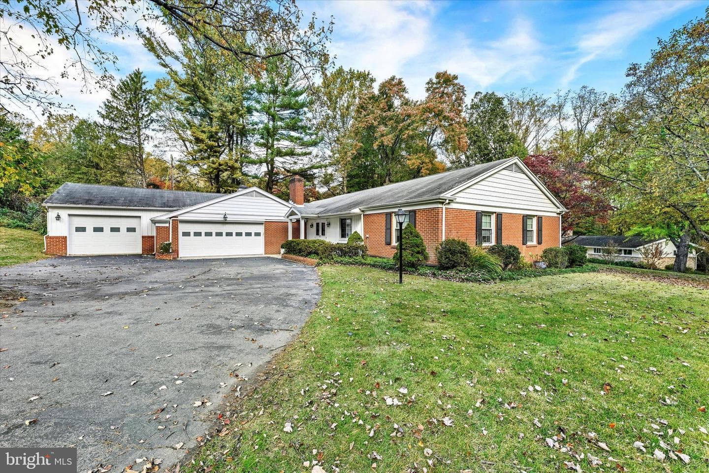 4 Midcrest Court photo 5
