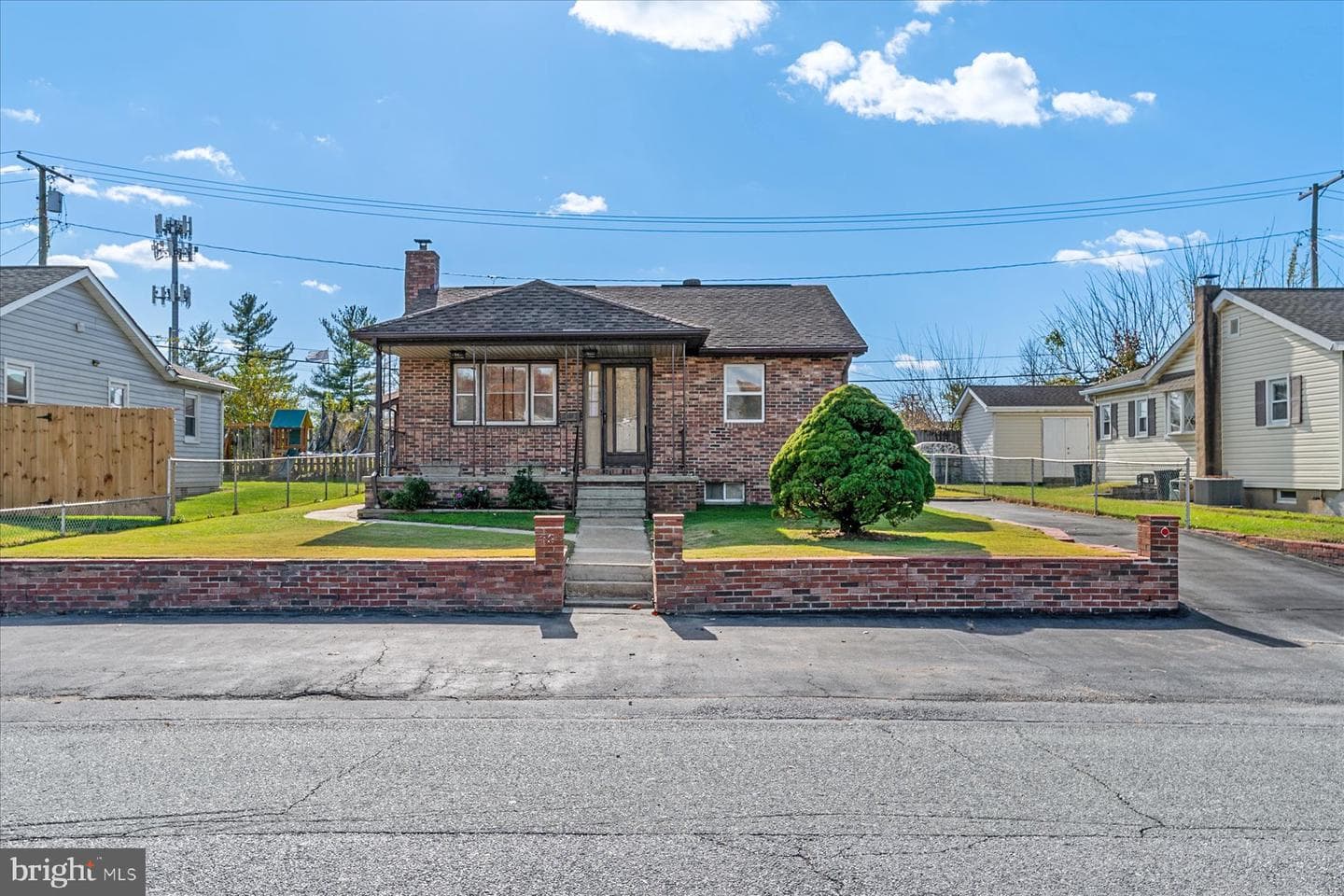 45 Chandelle Road photo 3