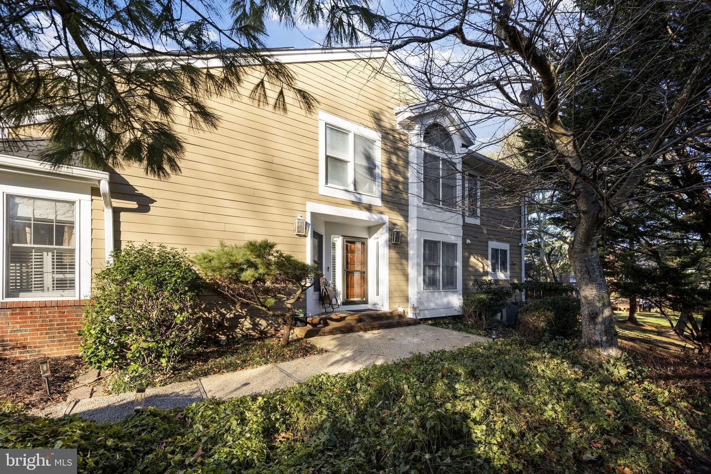 124 River Oaks Circle photo 2