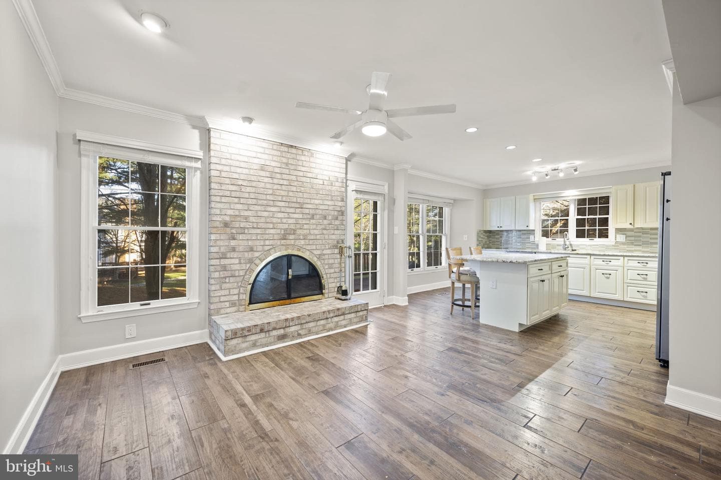 124 River Oaks Circle photo 5