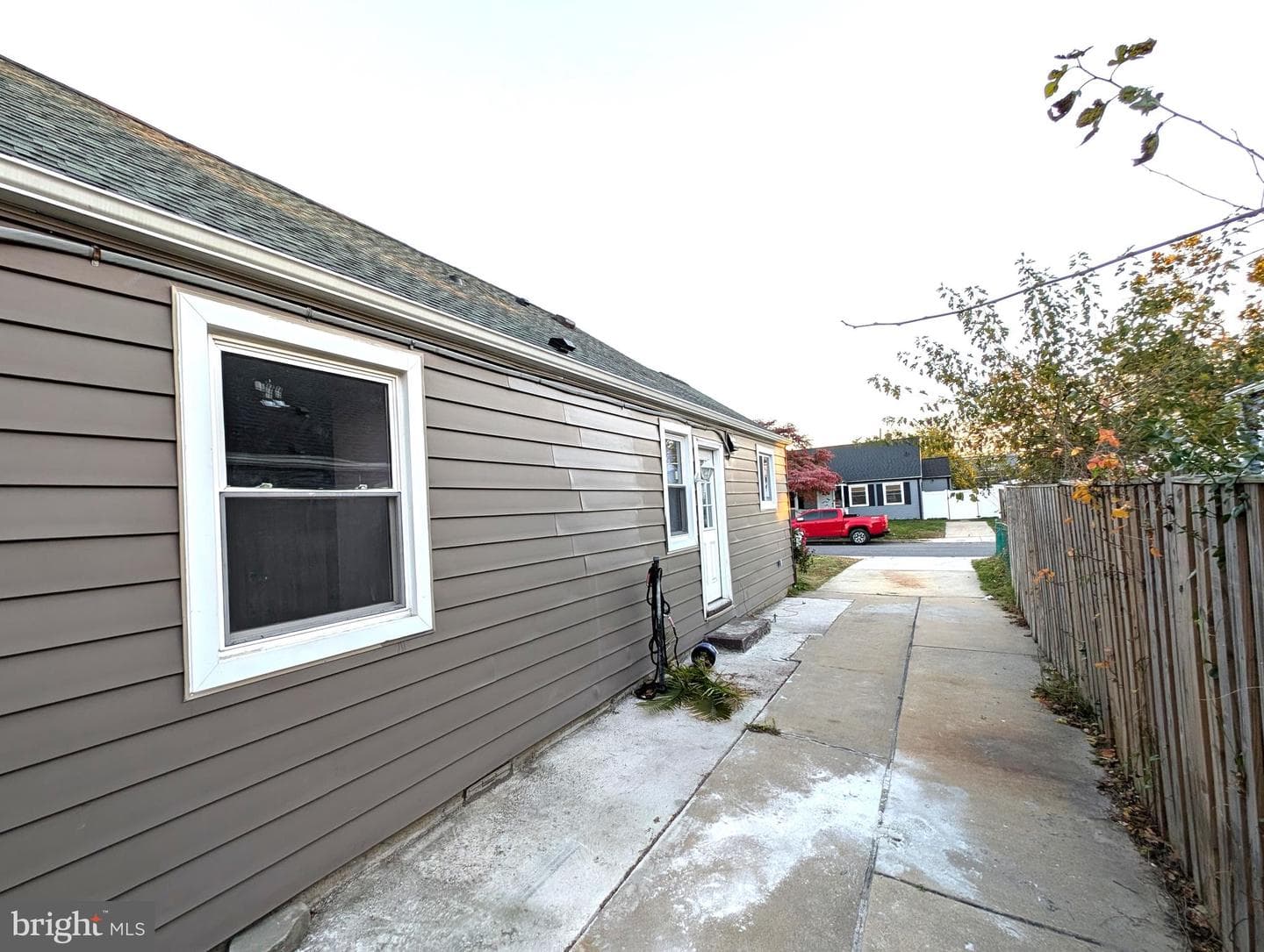 8102 Cornwall Road photo 25