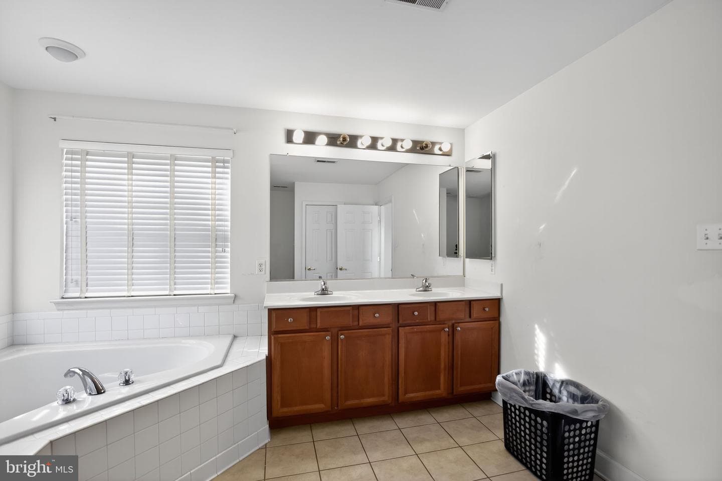 5603 Overlook Court photo 17