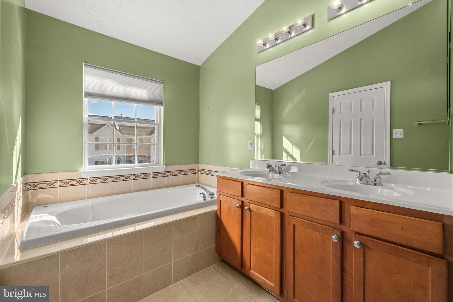 826 Lowe Road photo 12