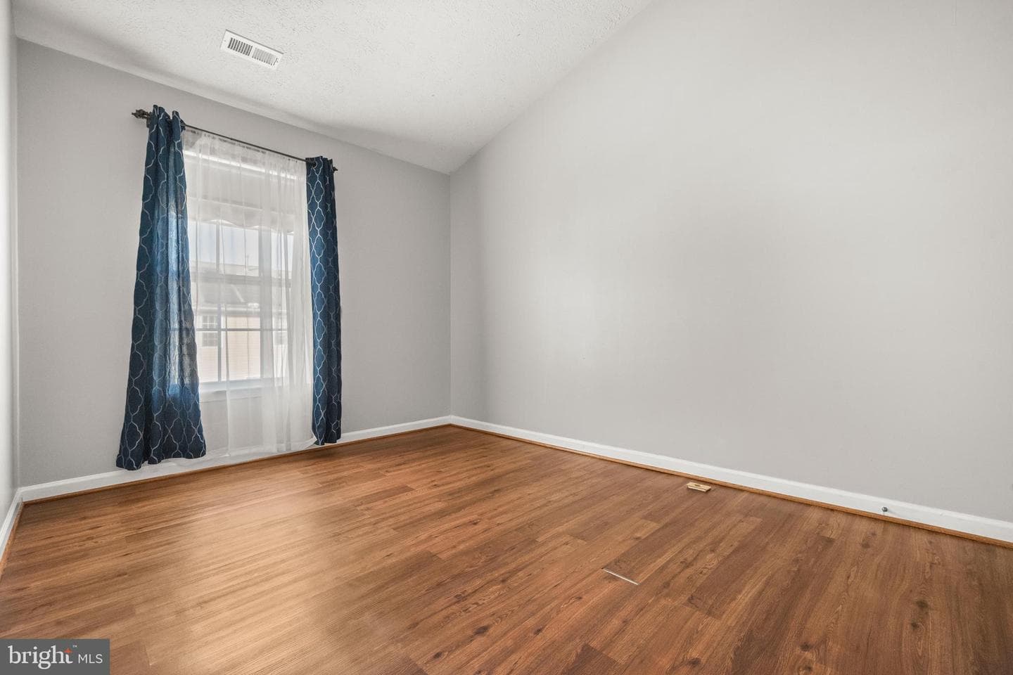 826 Lowe Road photo 17