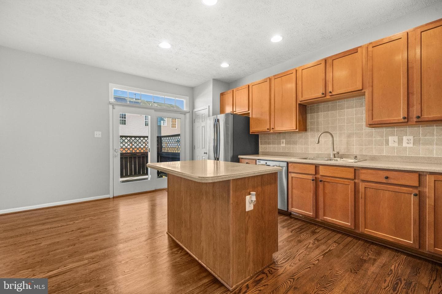 826 Lowe Road photo 6