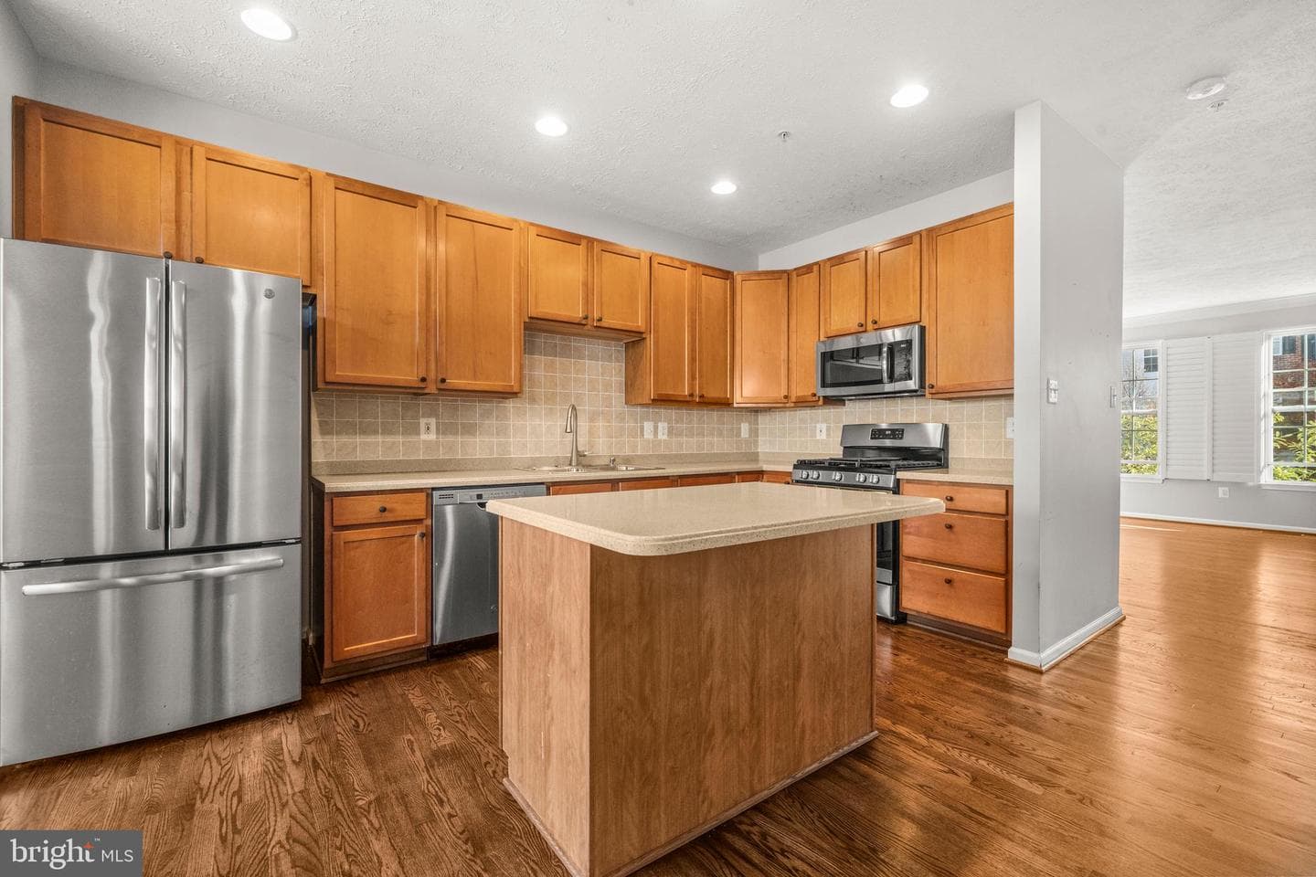 826 Lowe Road photo 7