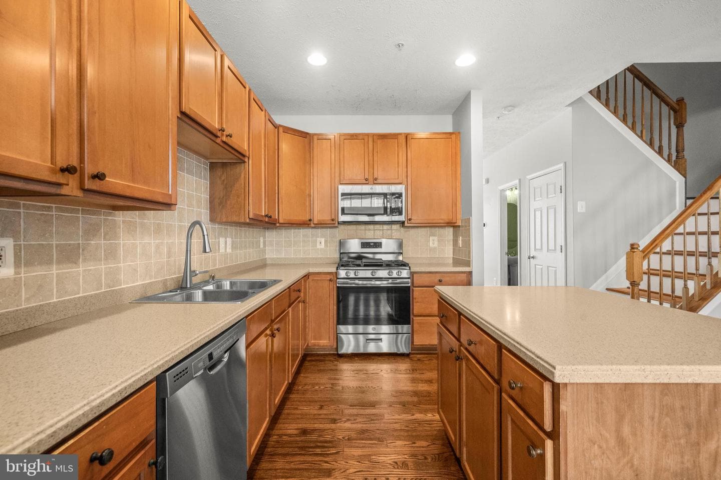 826 Lowe Road photo 8