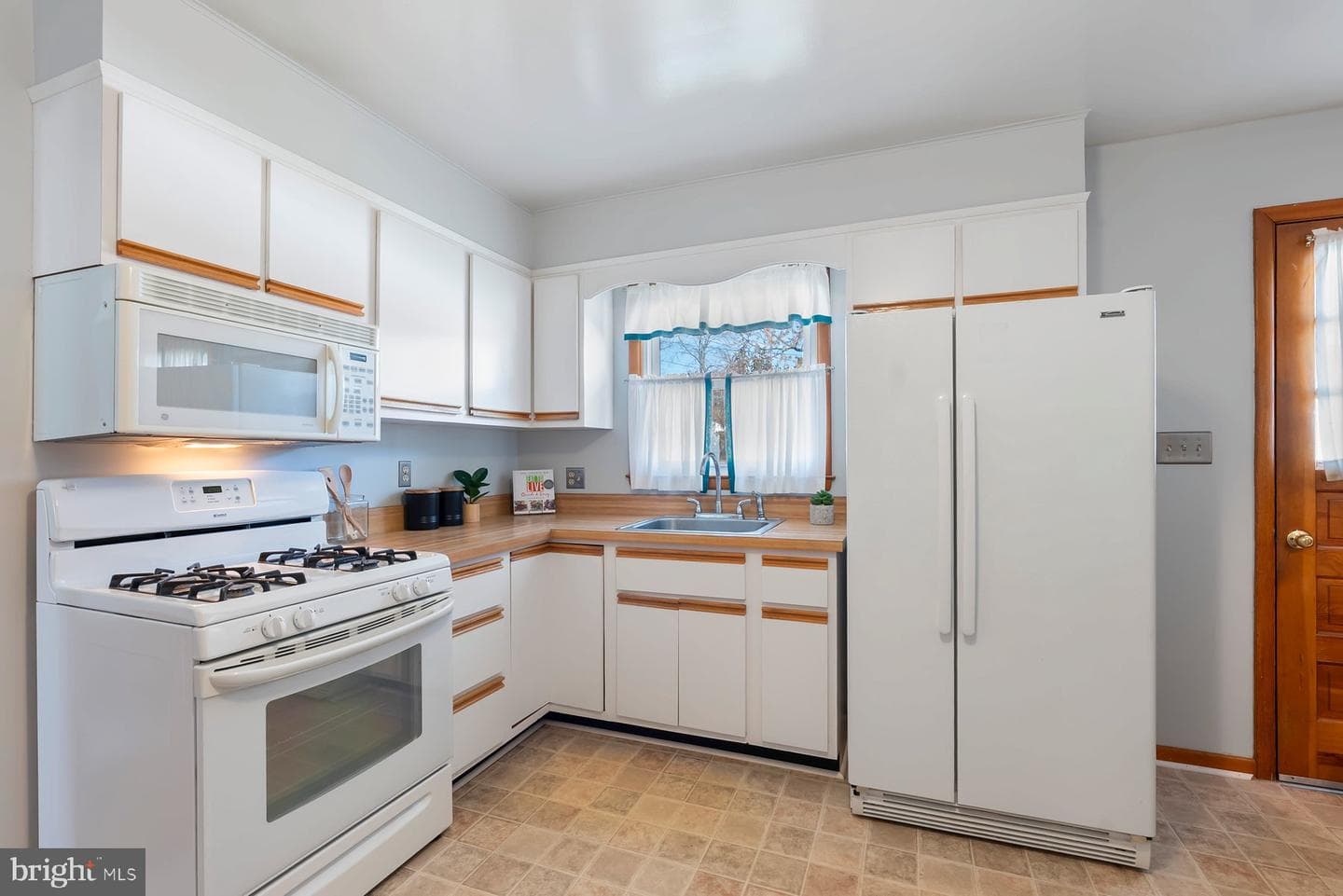 8301 Overmont Road photo 10