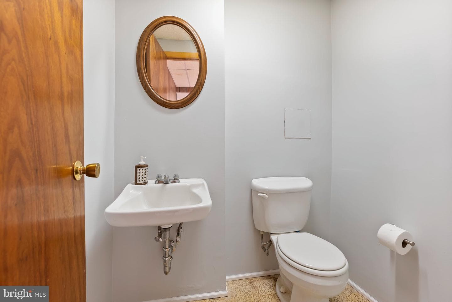 8301 Overmont Road photo 23