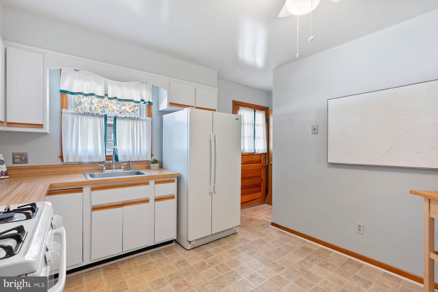 8301 Overmont Road photo 9