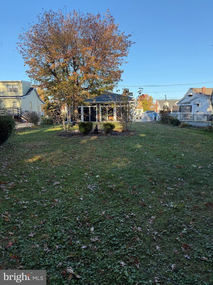 344 Maple Avenue photo 11