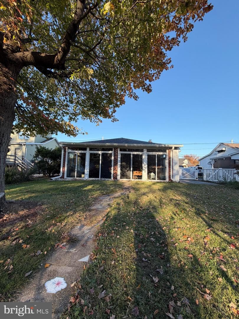 344 Maple Avenue photo 13