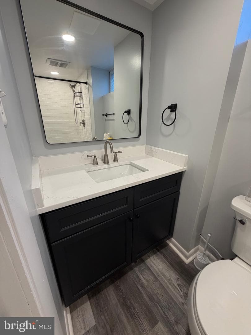 344 Maple Avenue photo 9
