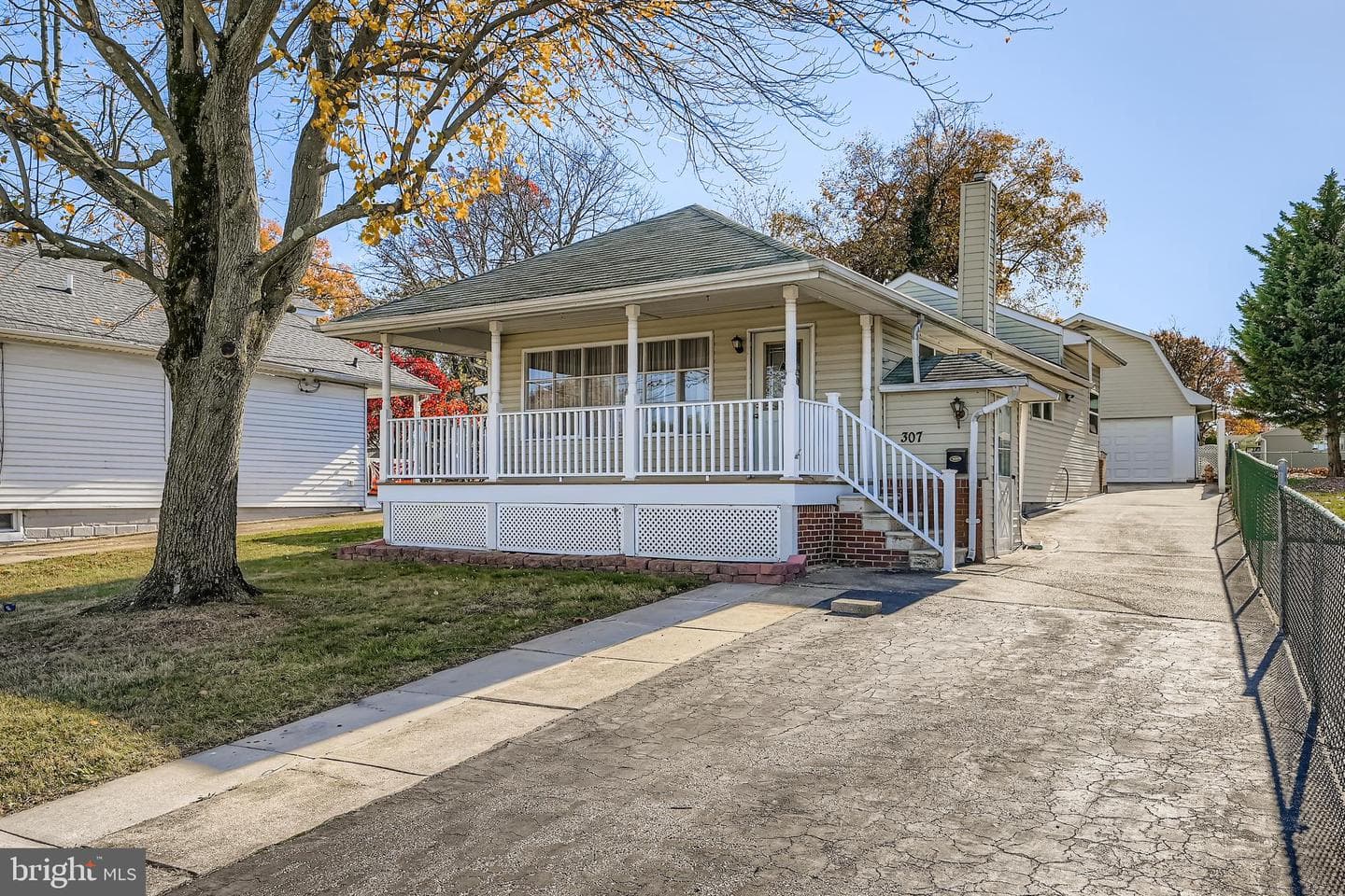 307 Montrose Avenue photo 1