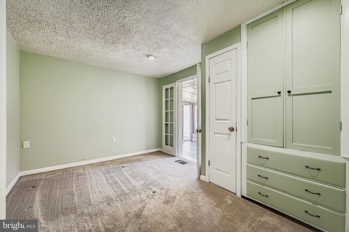 307 Montrose Avenue photo 17