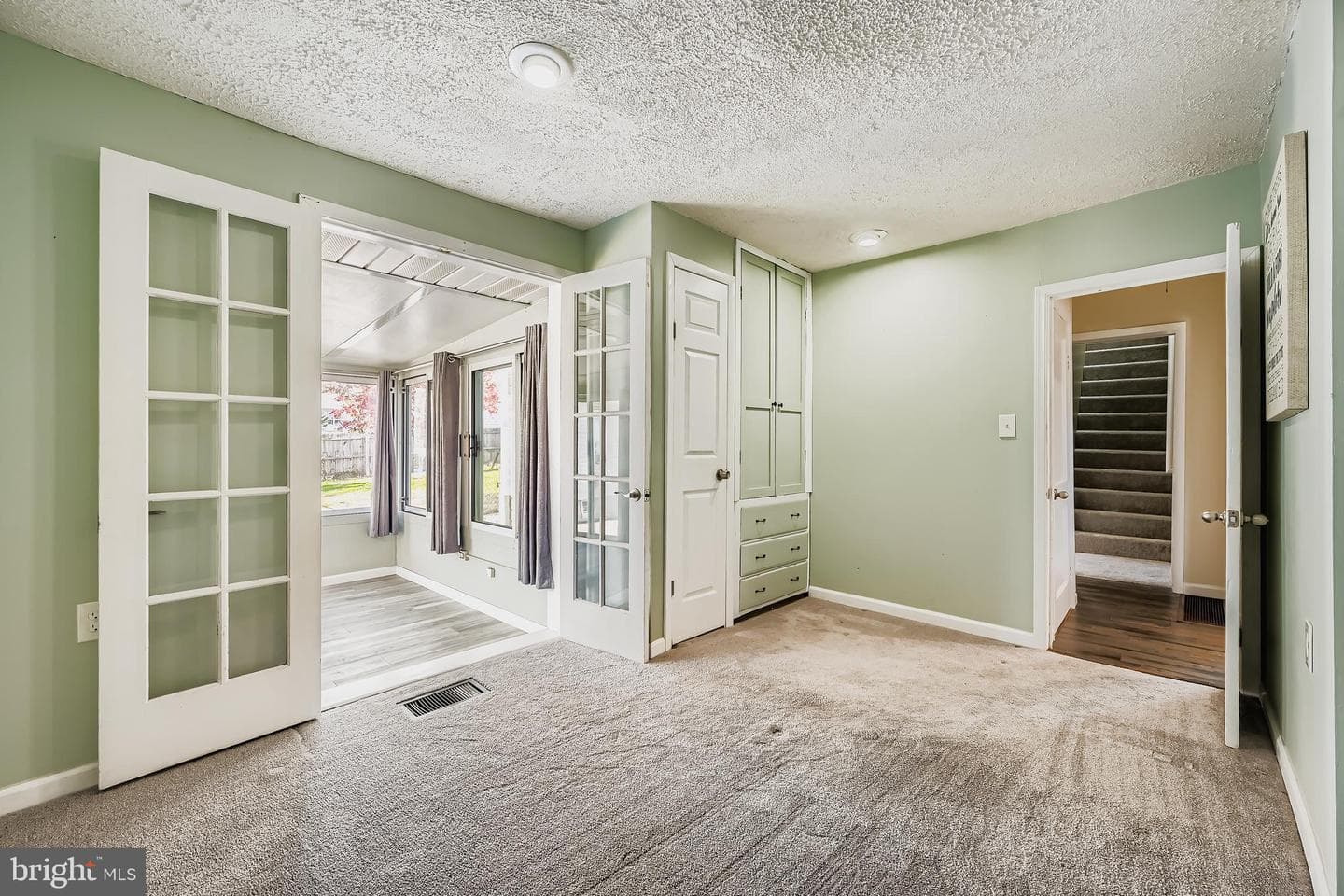 307 Montrose Avenue photo 18
