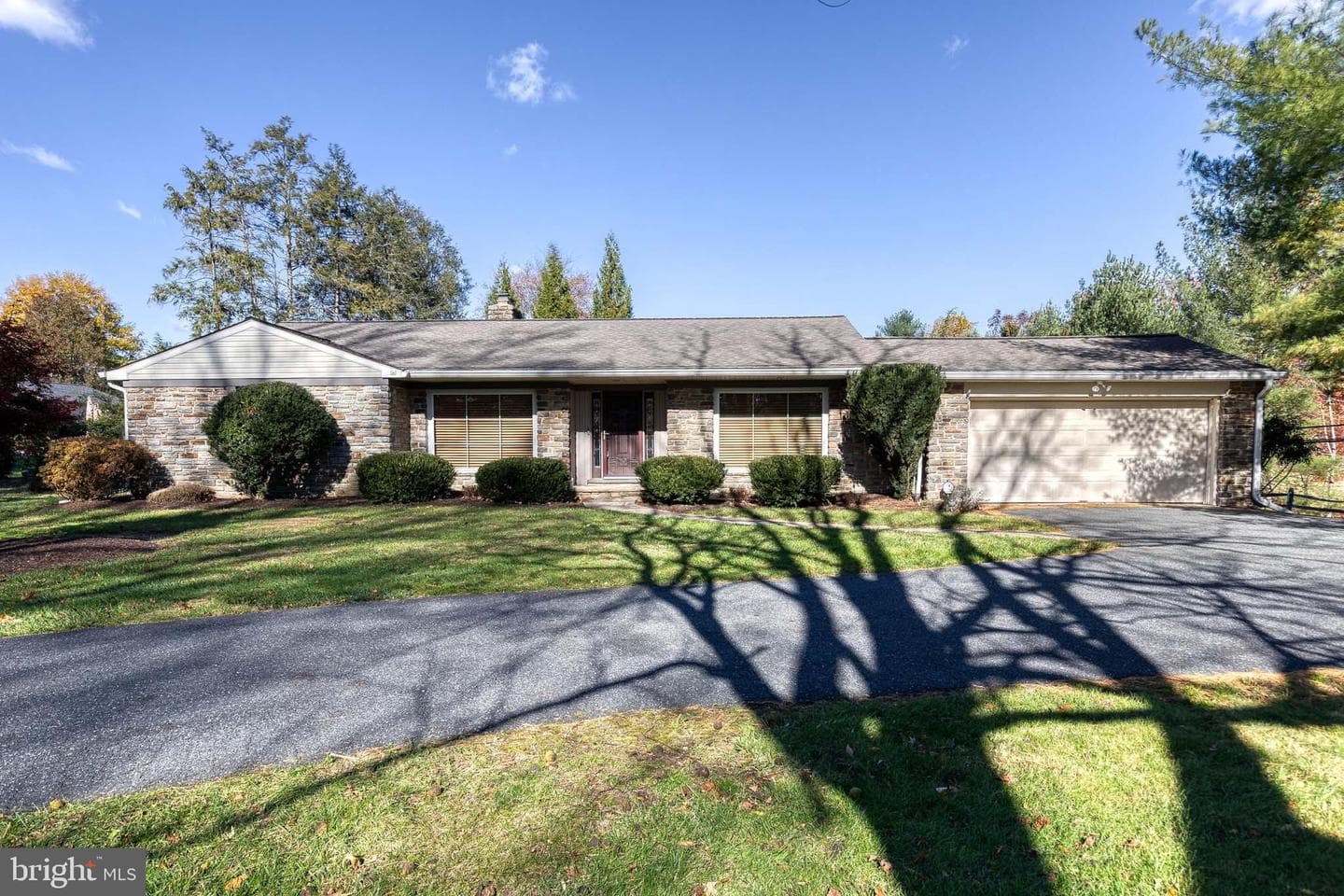 602 Hampton Lane photo 4
