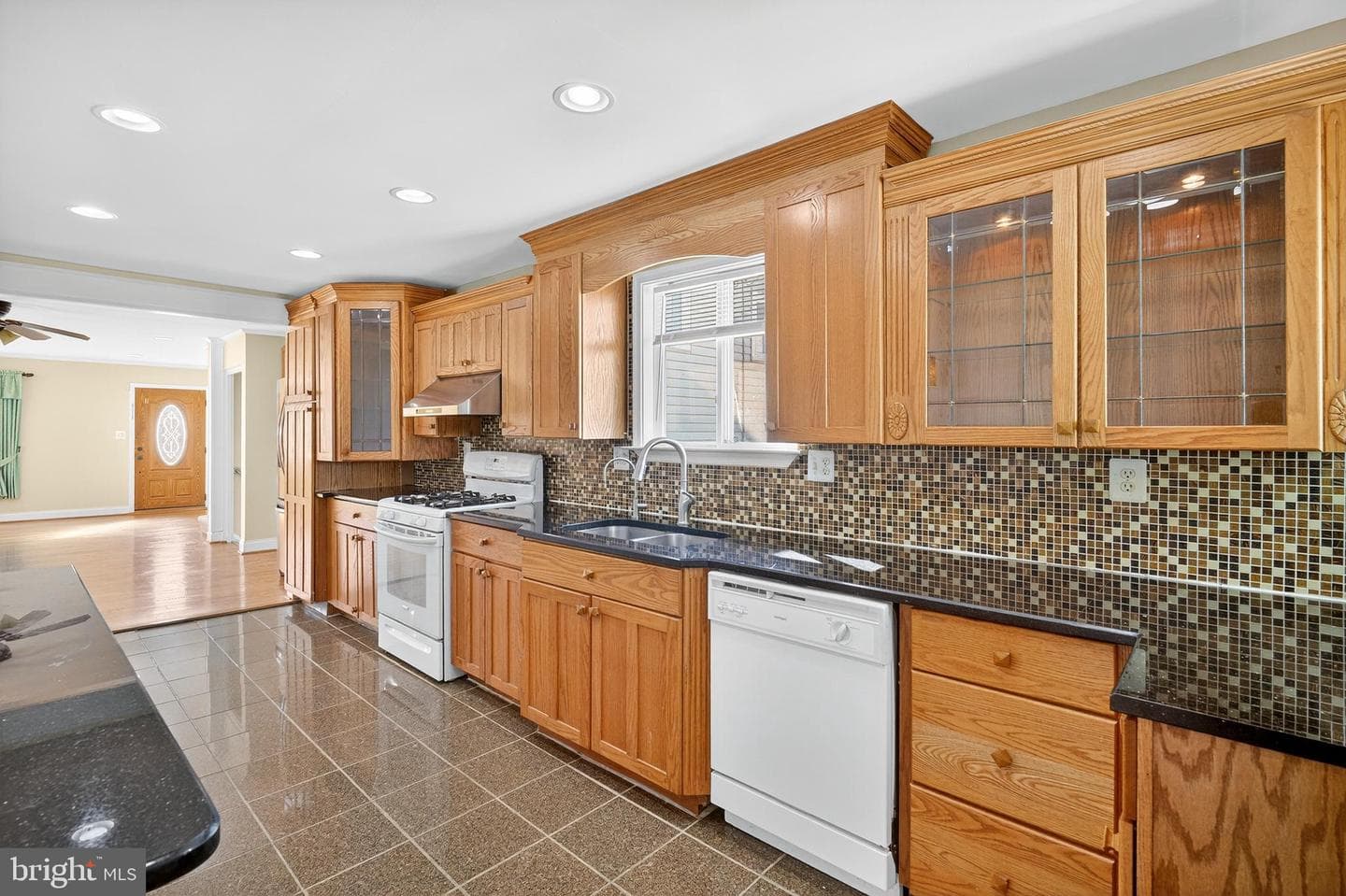 910 Prestwood Road photo 16