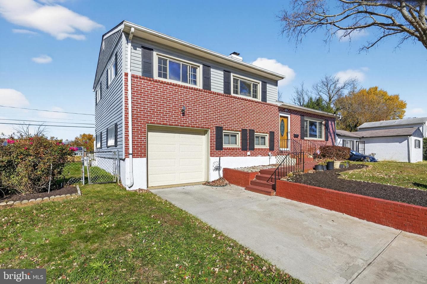 910 Prestwood Road photo 2