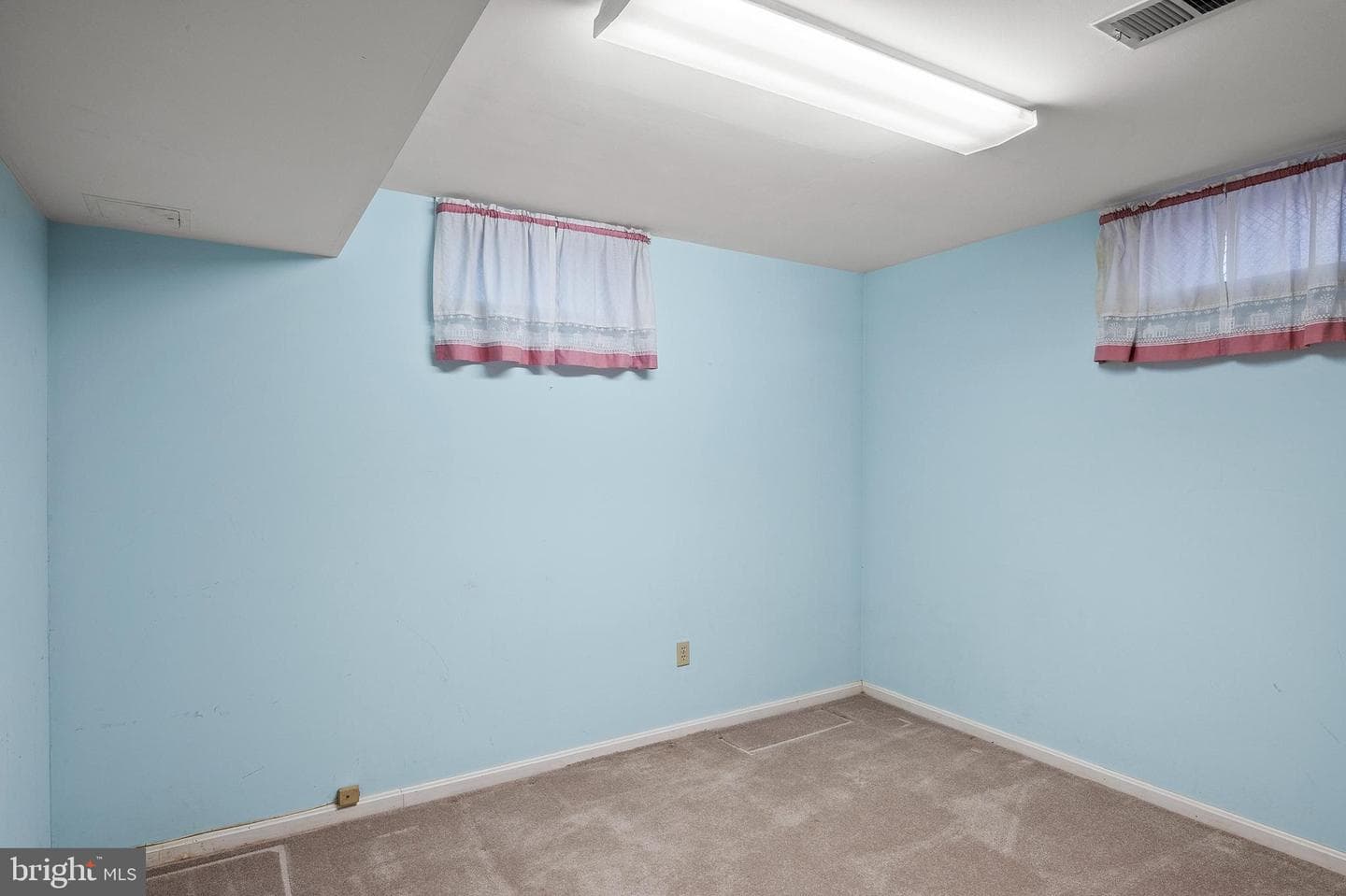 2305 Rockwell Avenue photo 32