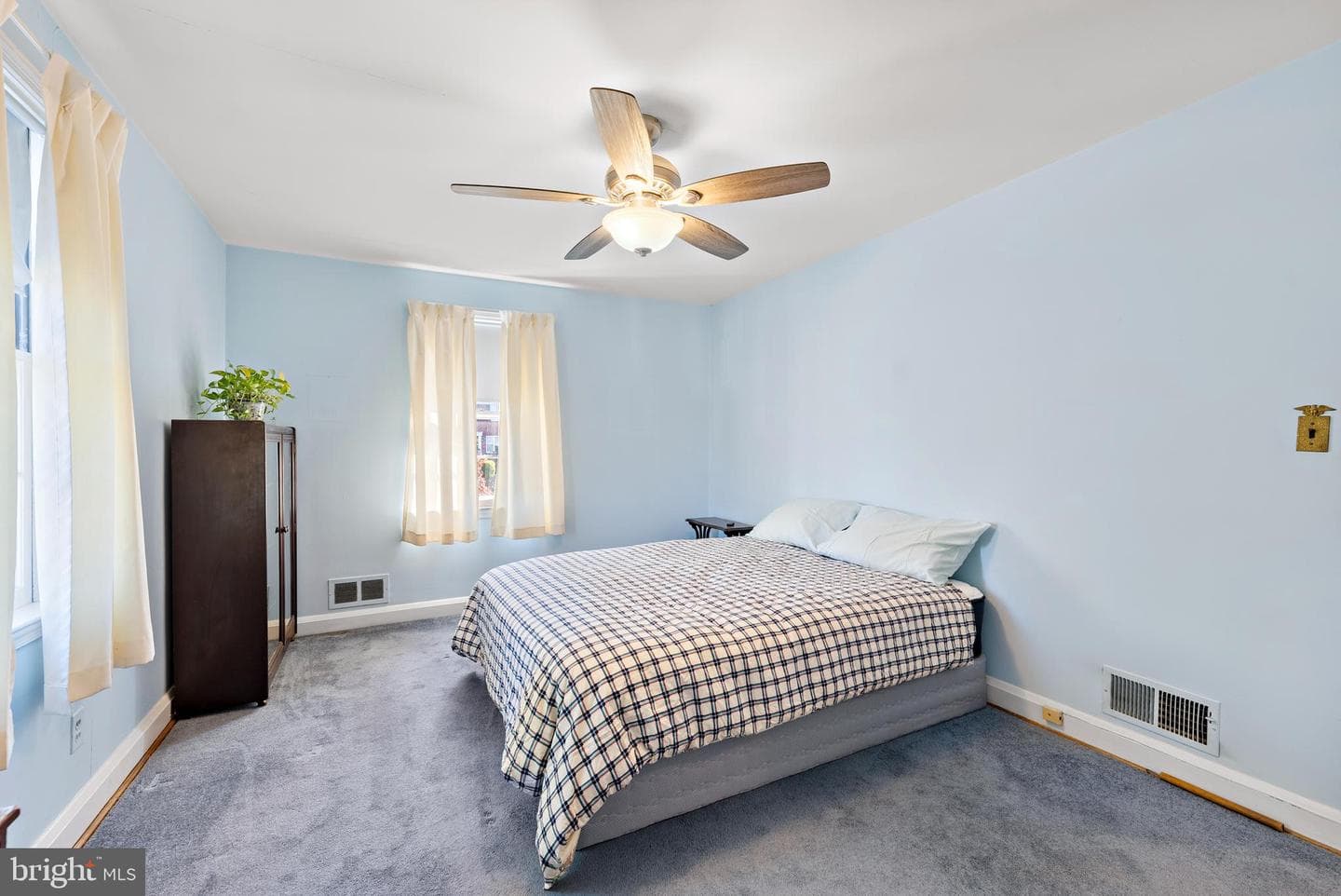 8 Winthrop Court photo 13