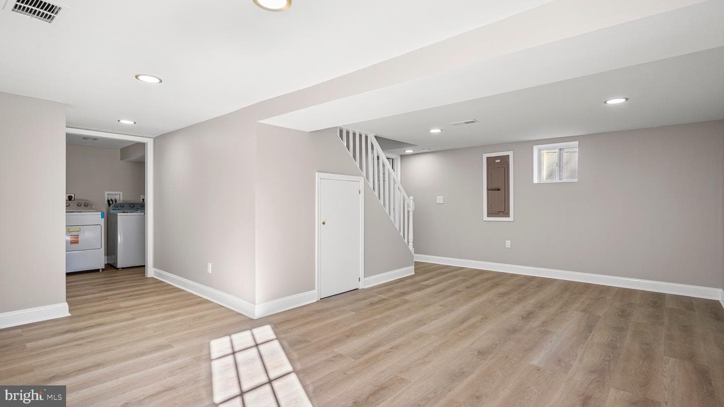 9303 Hillside Avenue photo 19