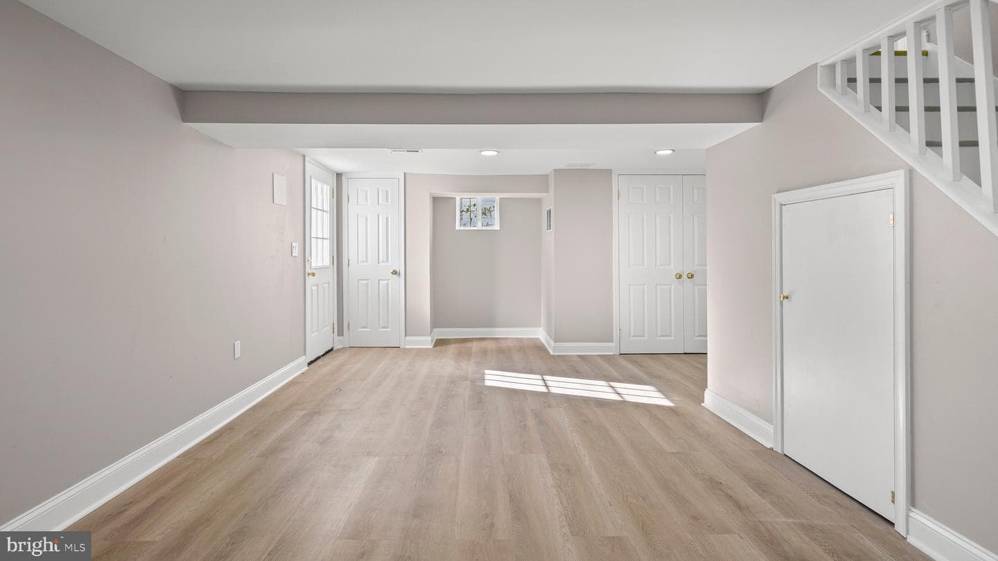 9303 Hillside Avenue photo 31