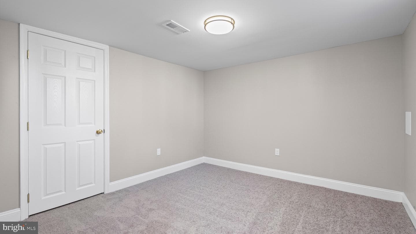 9303 Hillside Avenue photo 34