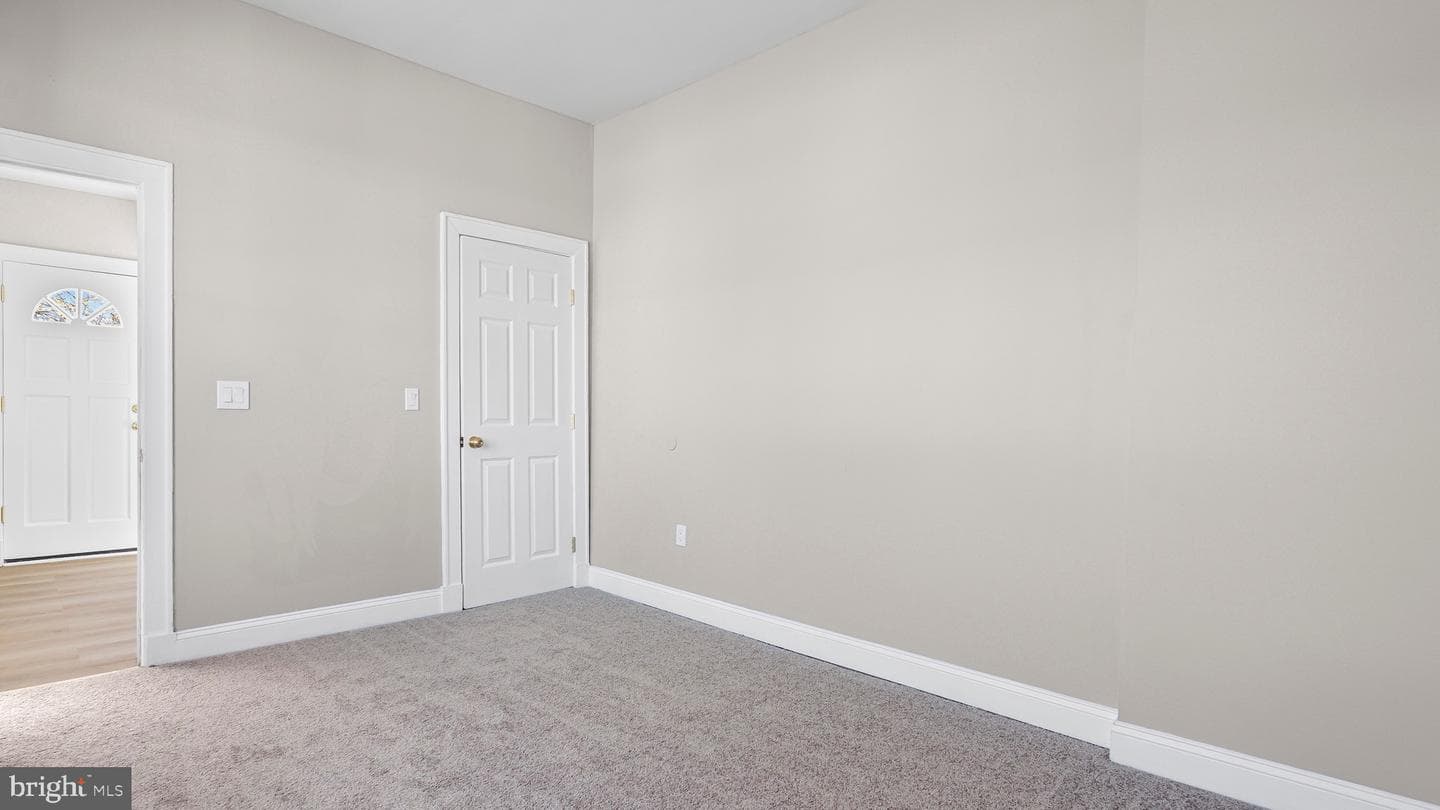 9303 Hillside Avenue photo 7