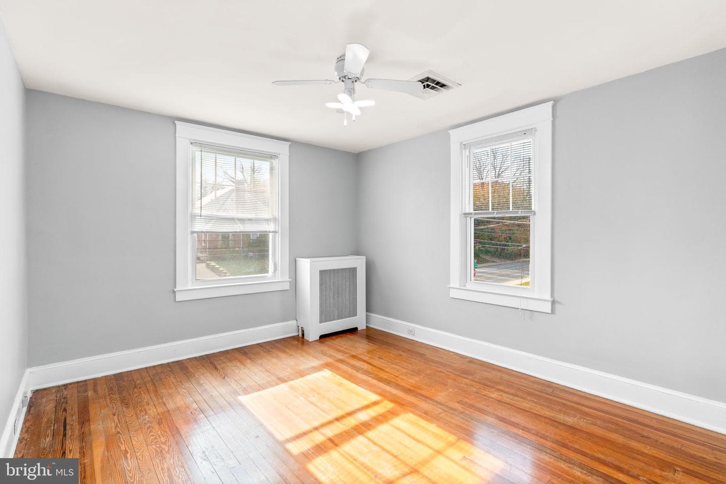 112 Burke Avenue photo 39