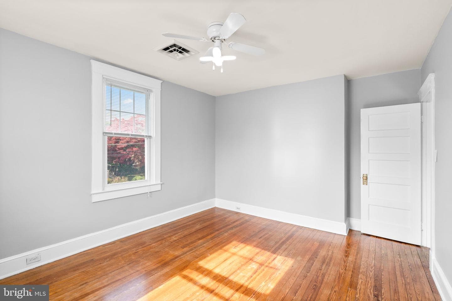 112 Burke Avenue photo 42