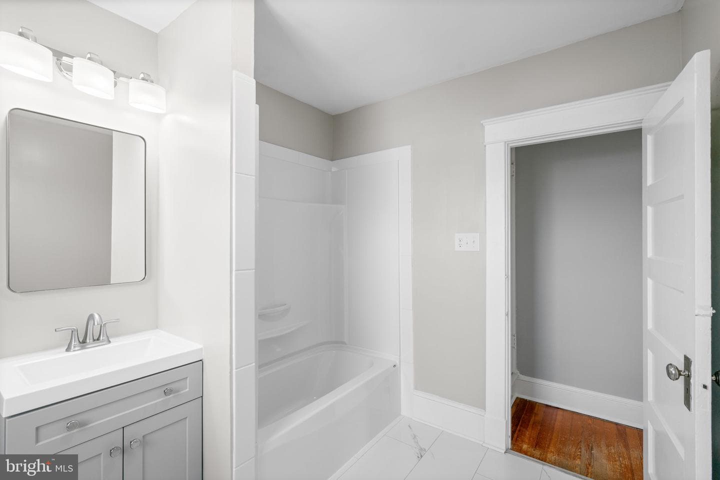 112 Burke Avenue photo 48