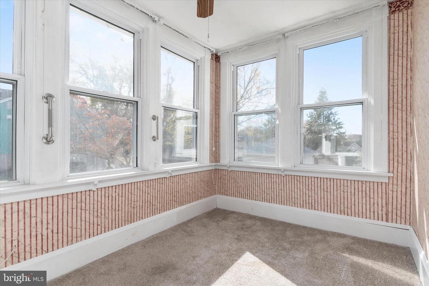 1810 Arbutus Avenue photo 10