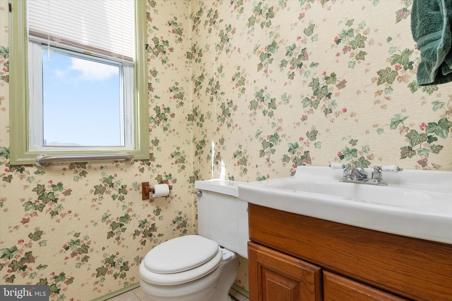 1810 Arbutus Avenue photo 22
