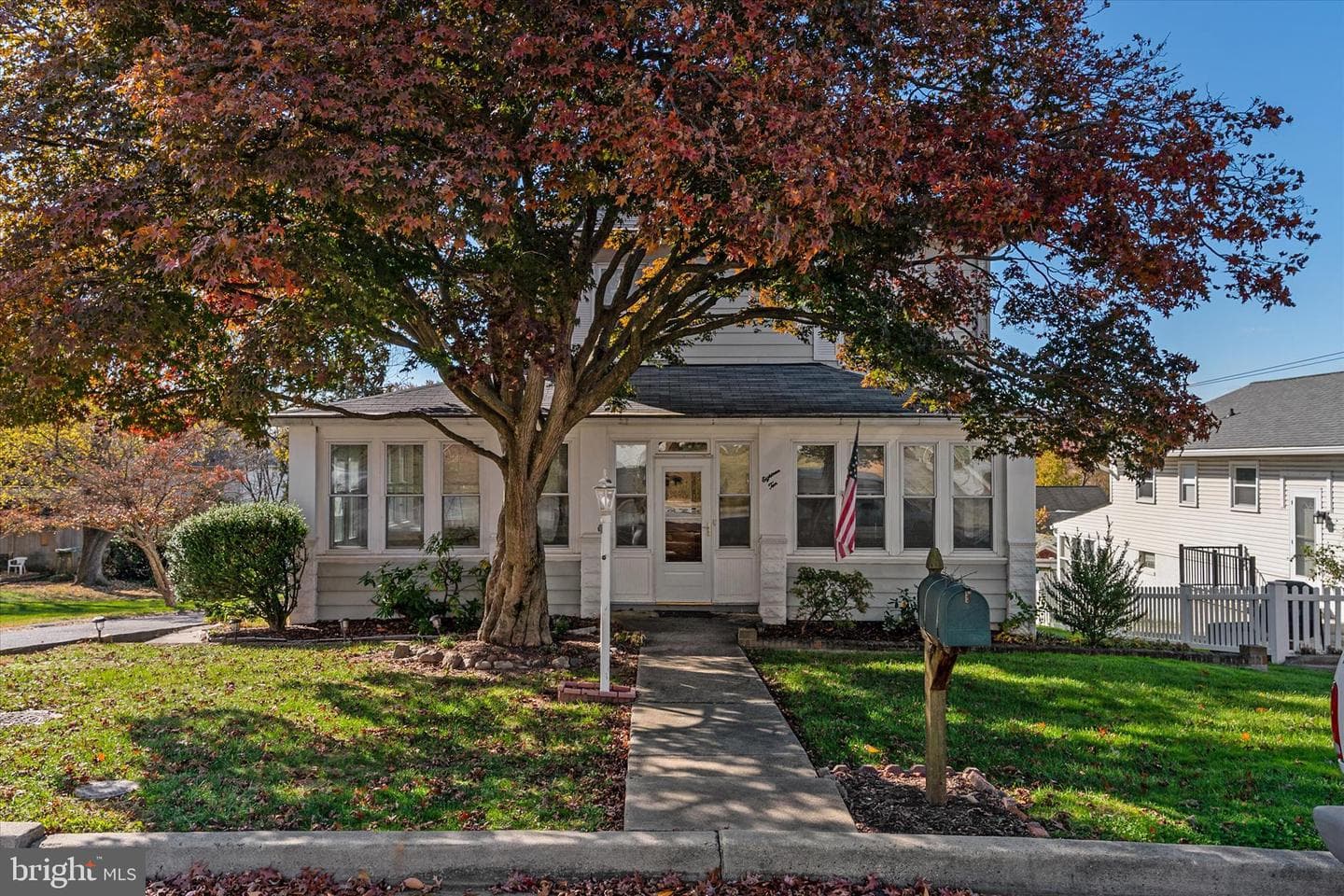 1810 Arbutus Avenue photo 3