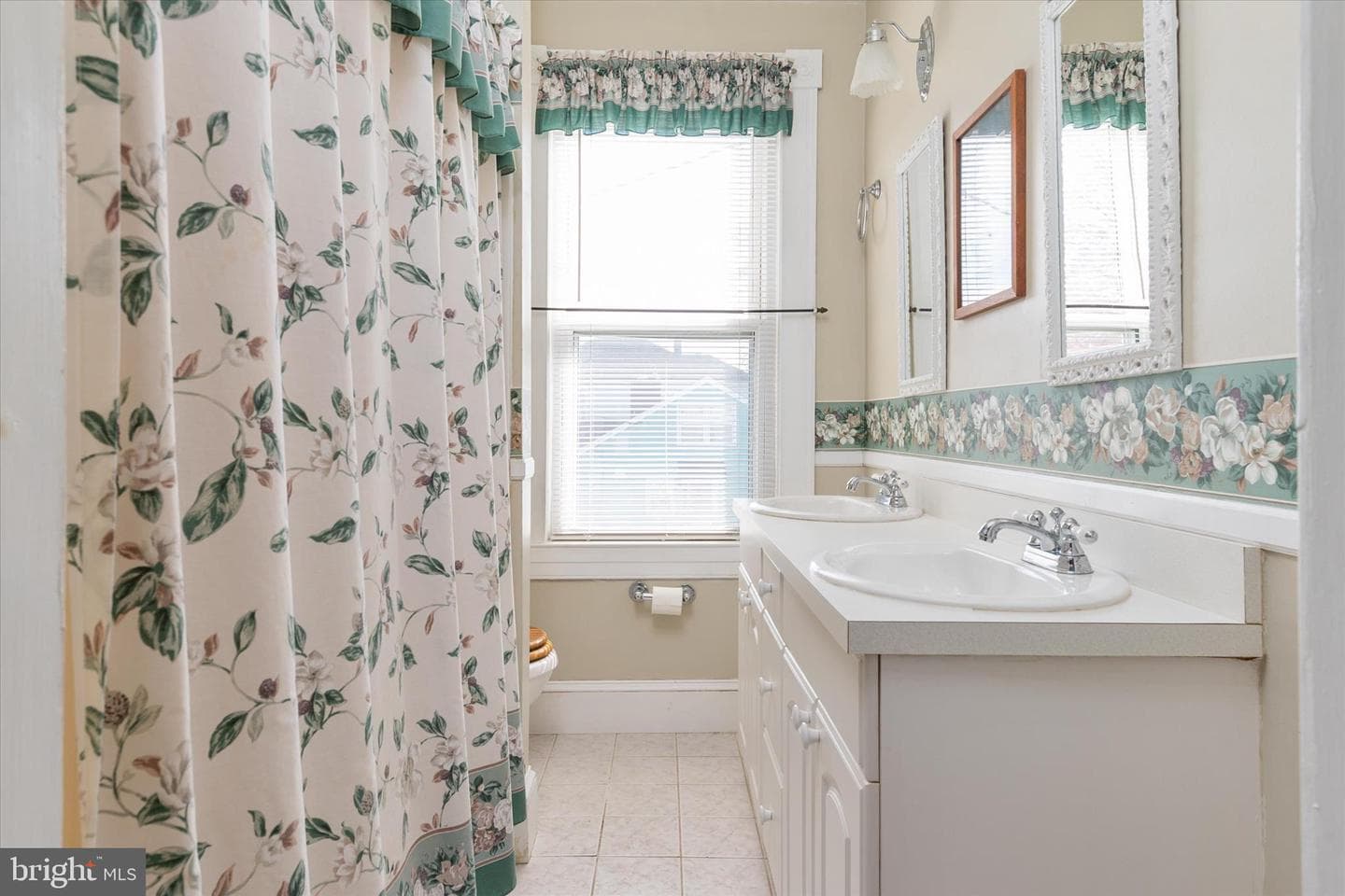 1810 Arbutus Avenue photo 30