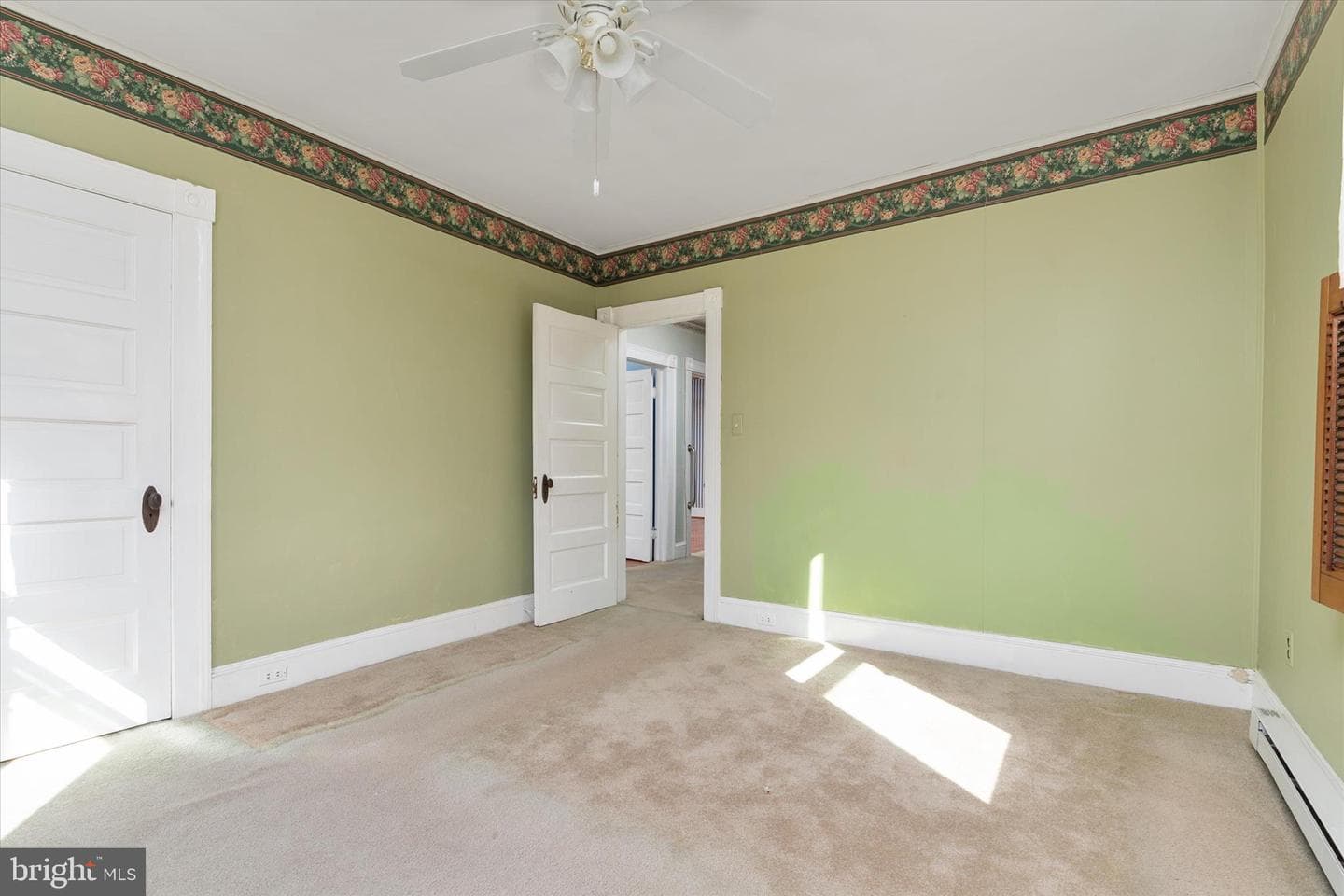 1810 Arbutus Avenue photo 32