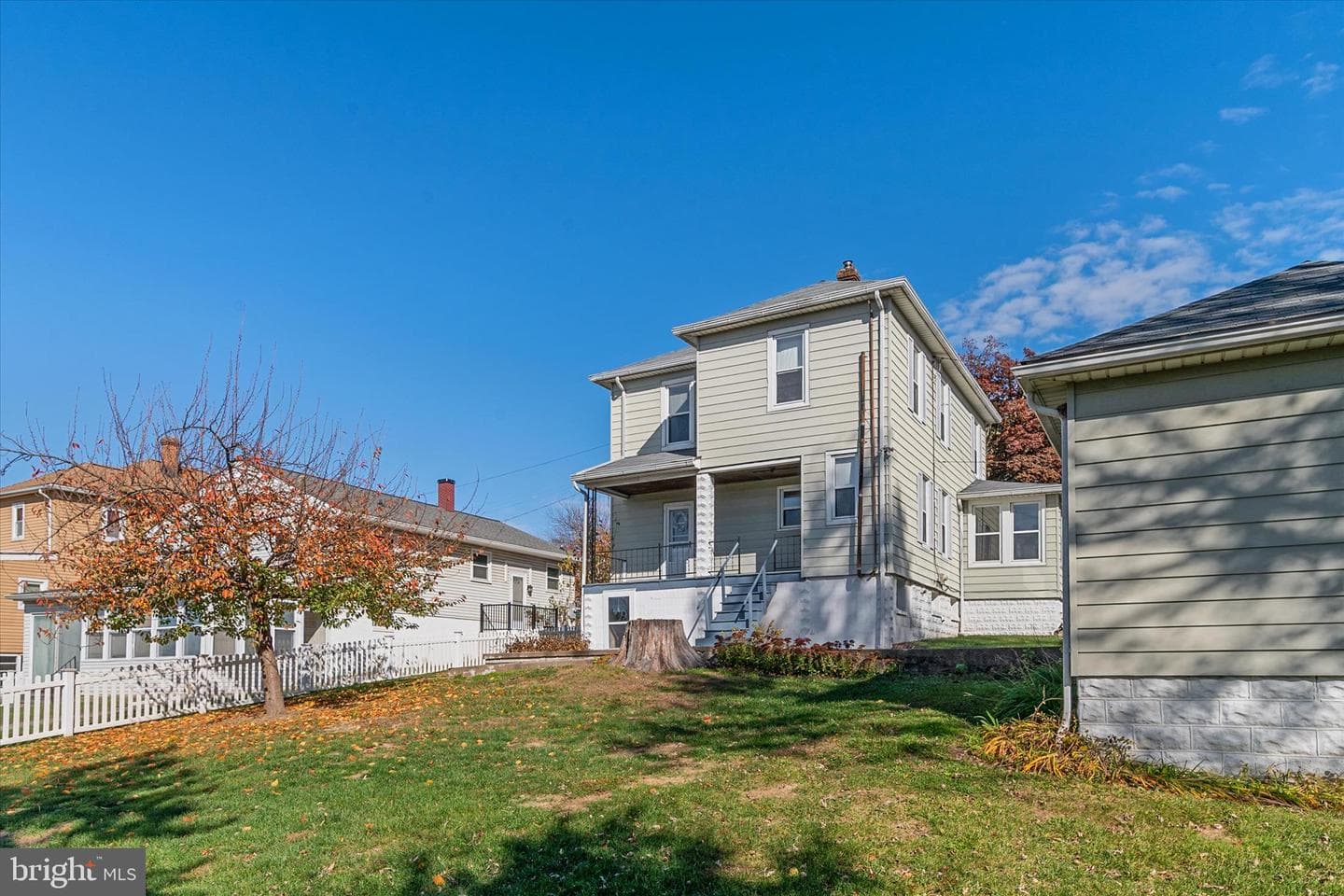 1810 Arbutus Avenue photo 39