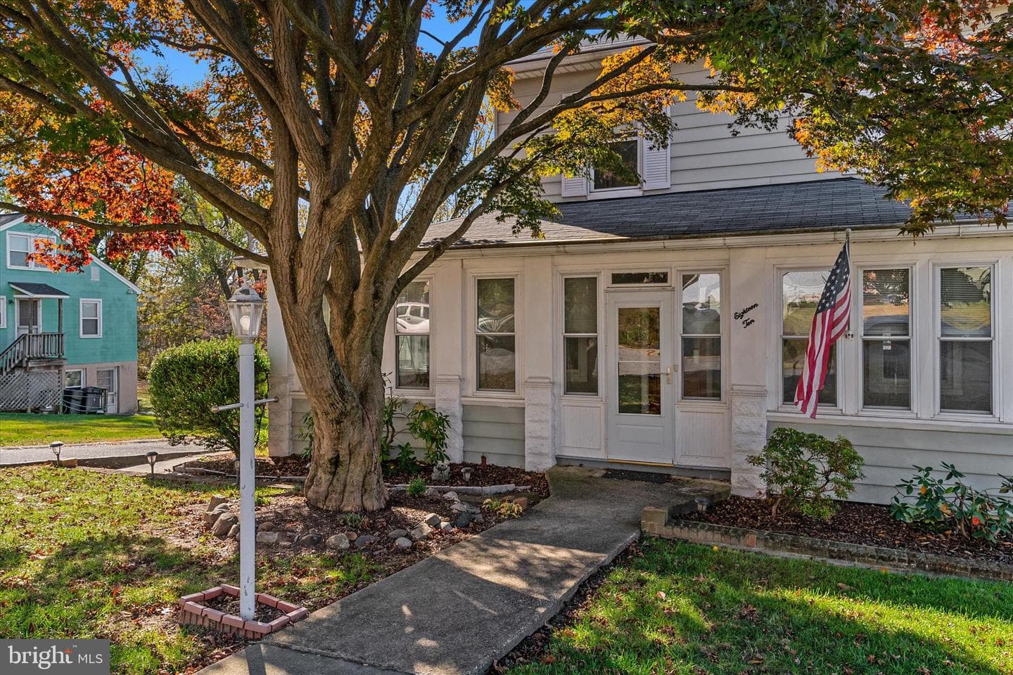 1810 Arbutus Avenue photo 4
