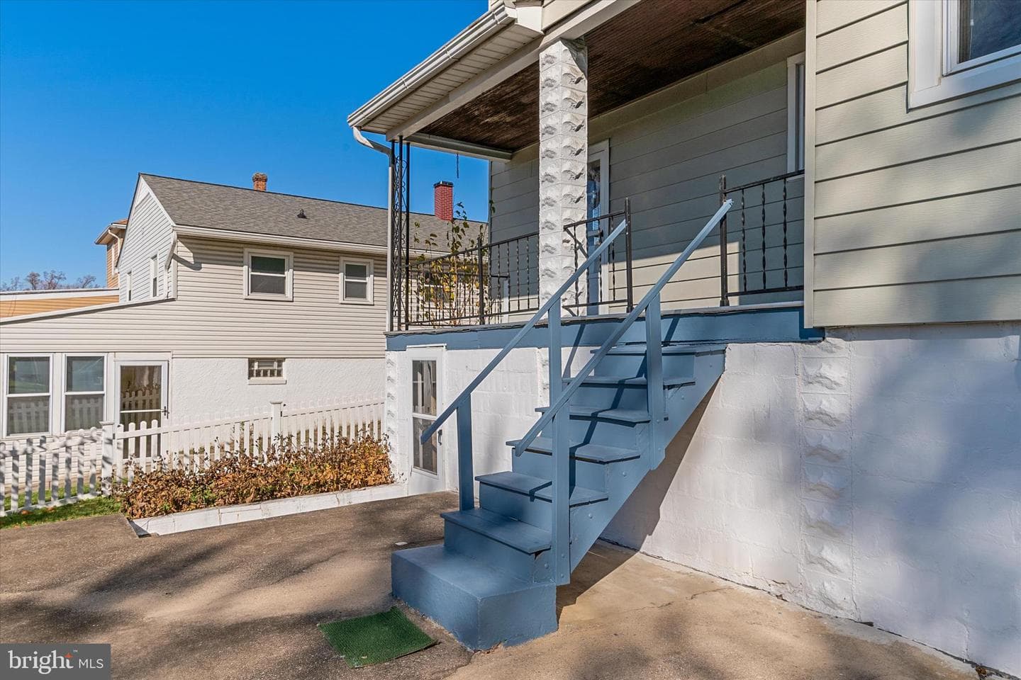 1810 Arbutus Avenue photo 43