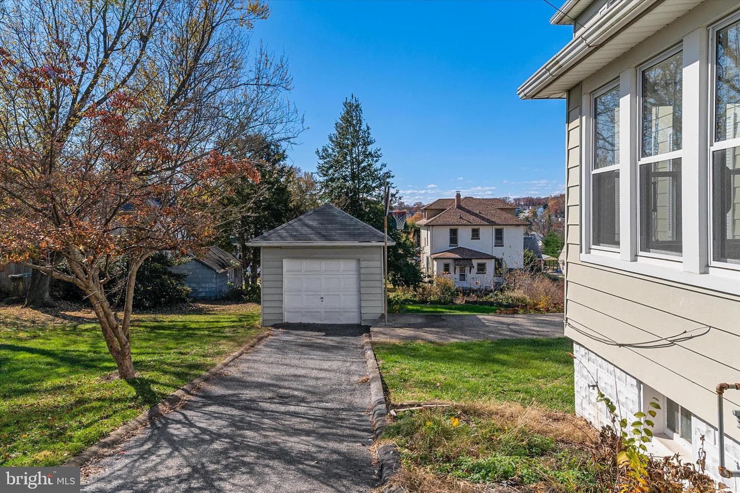 1810 Arbutus Avenue photo 44