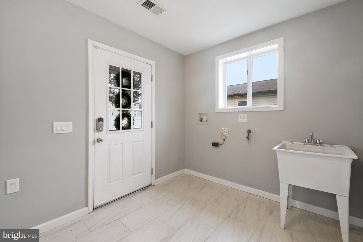 121 3rd Avenue photo 23