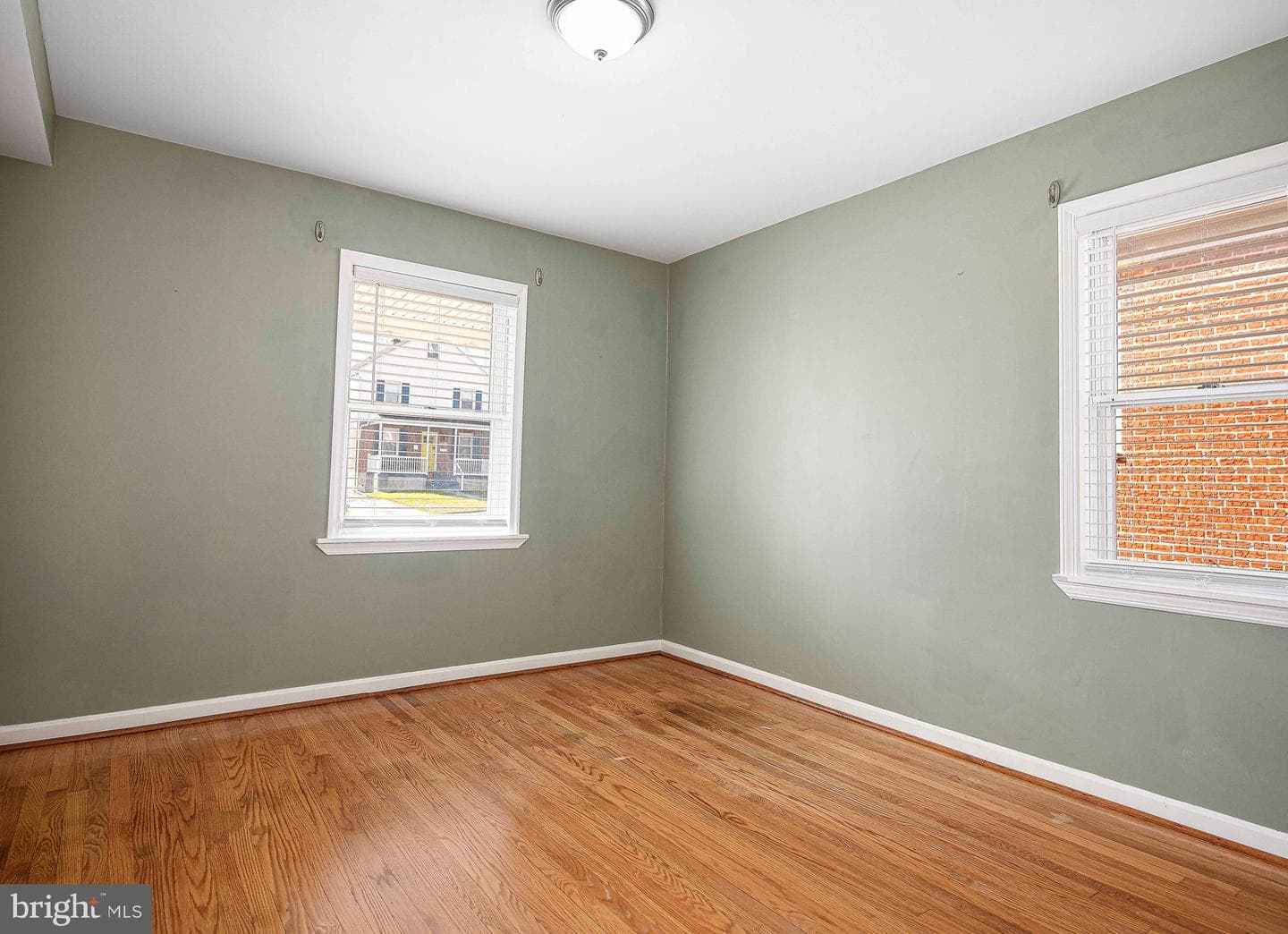 2808 Emerald photo 20