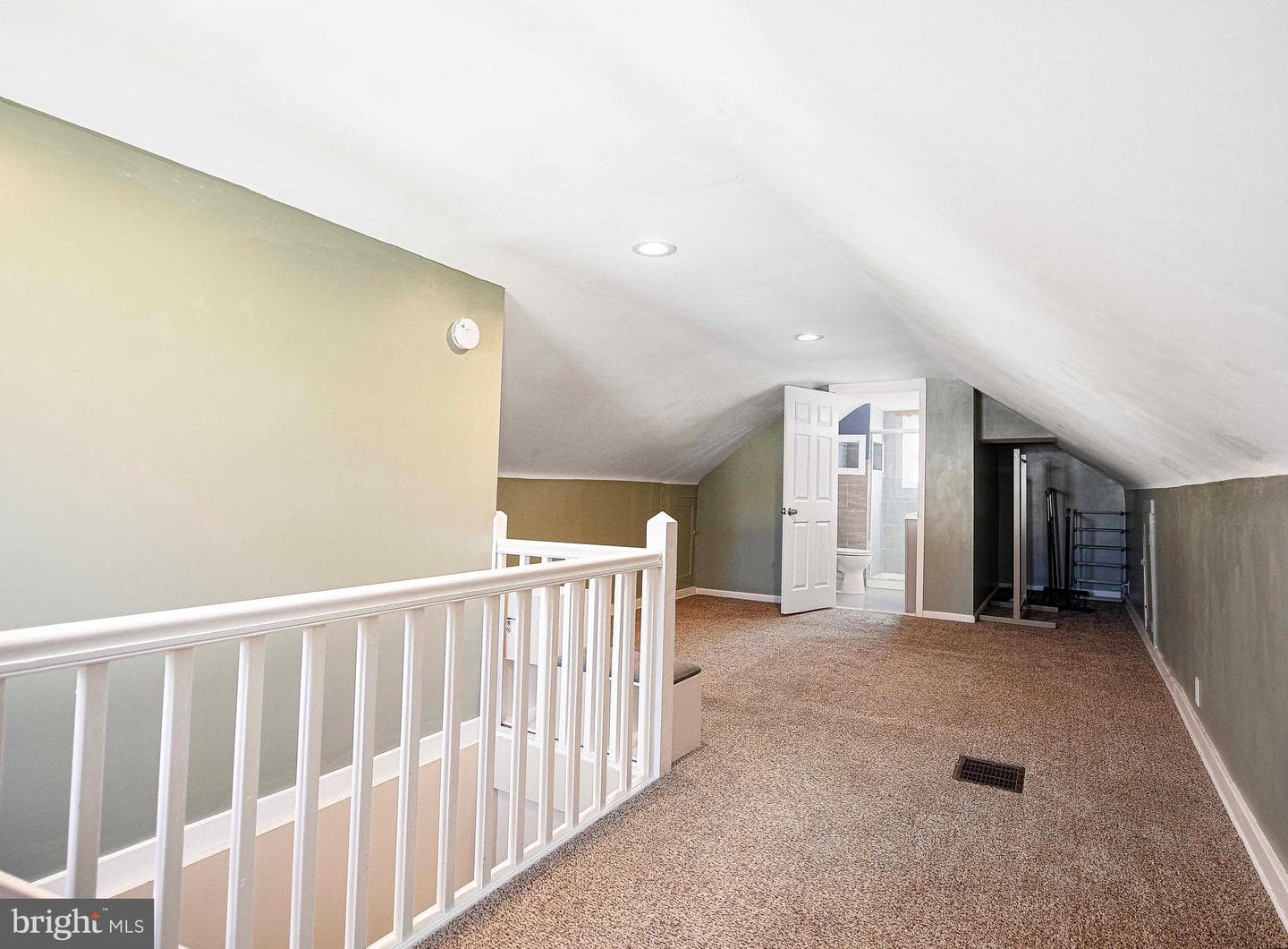 2808 Emerald photo 23