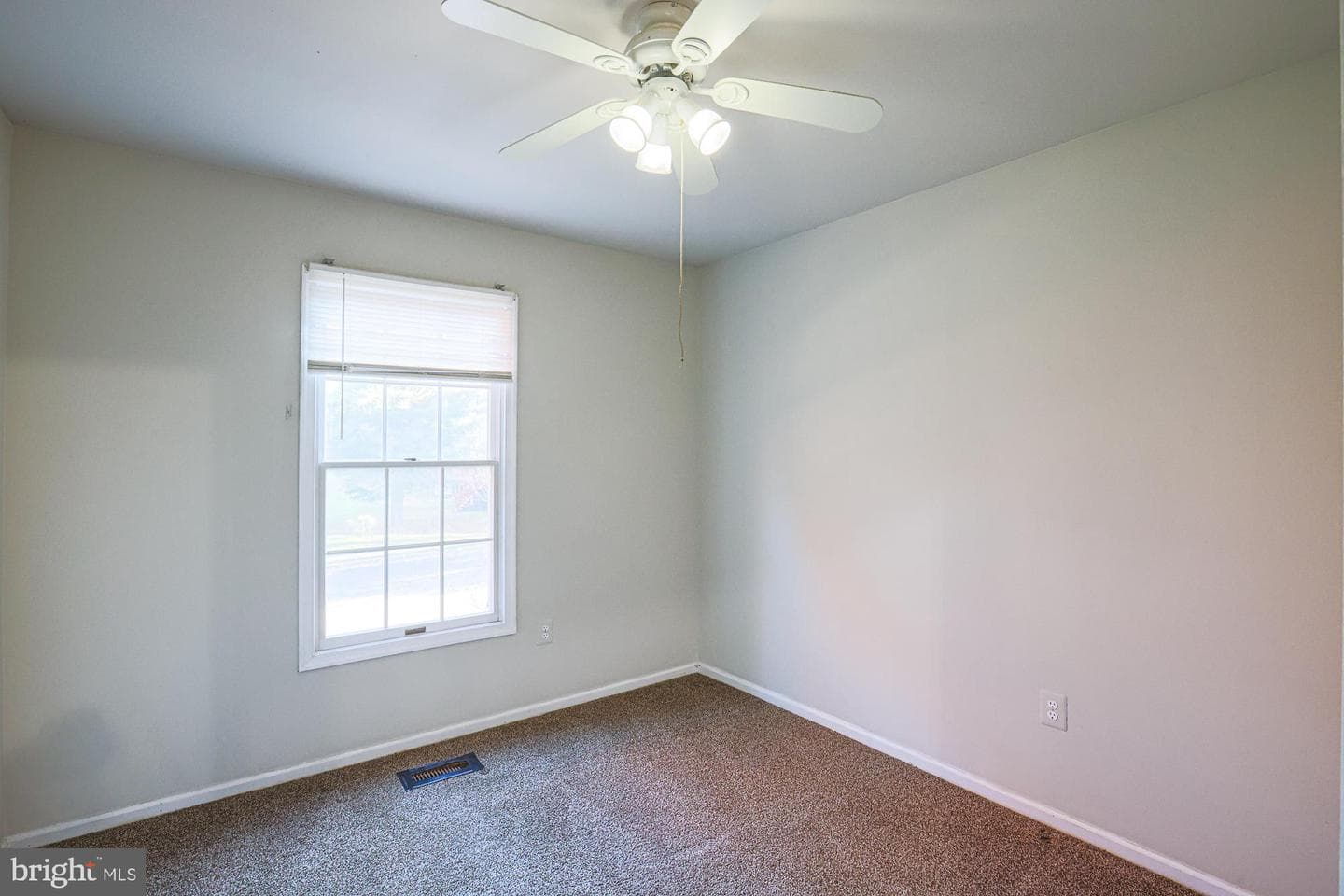 8 Greenshire Lane photo 41