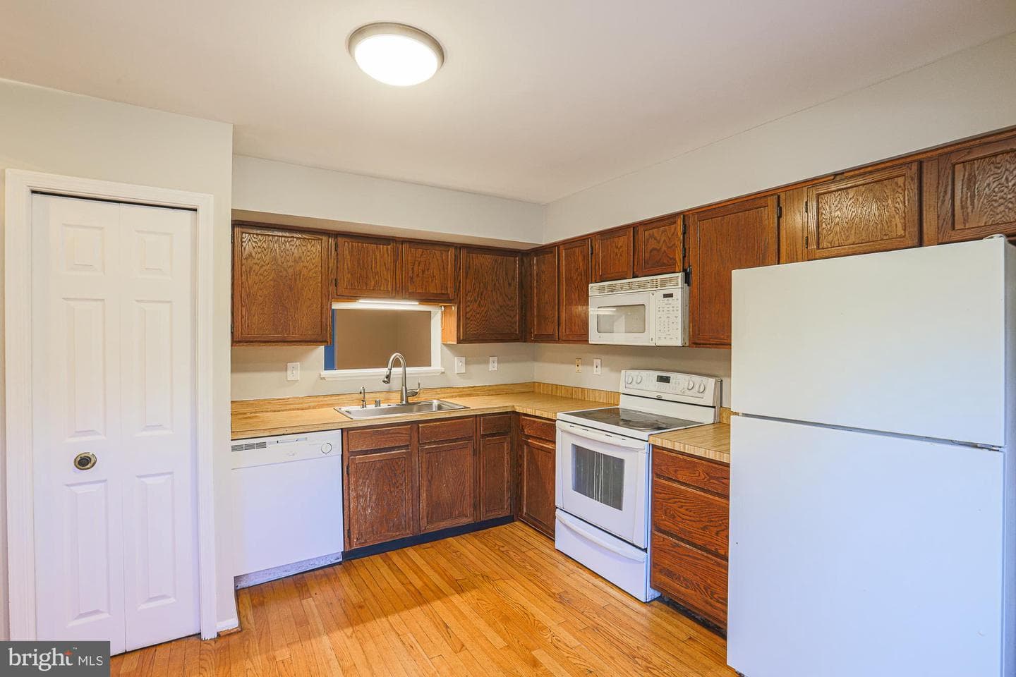 8 Greenshire Lane photo 9