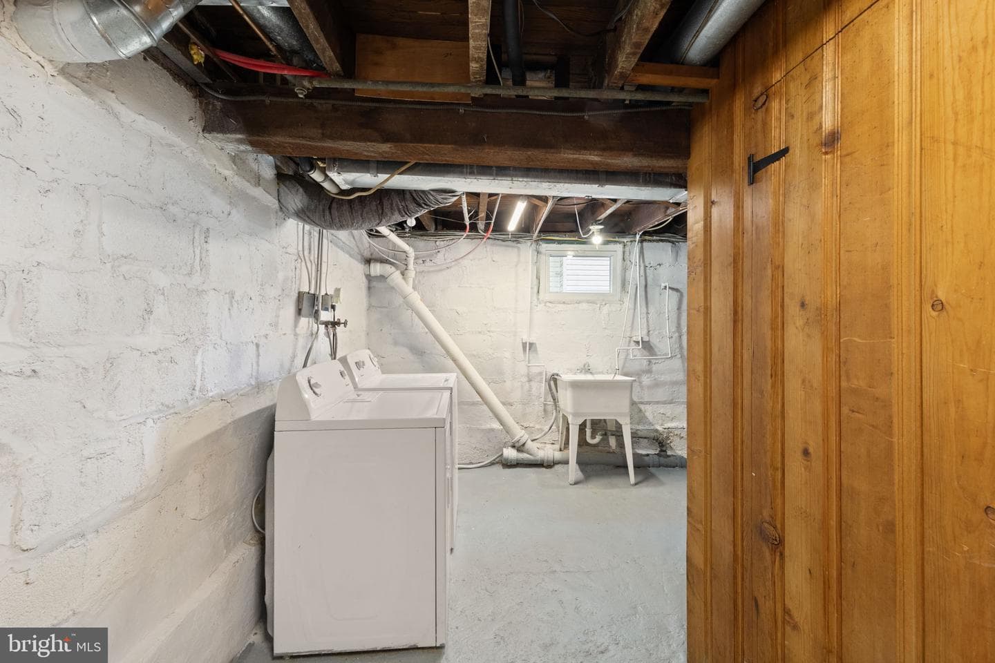 240 Burke Avenue photo 22