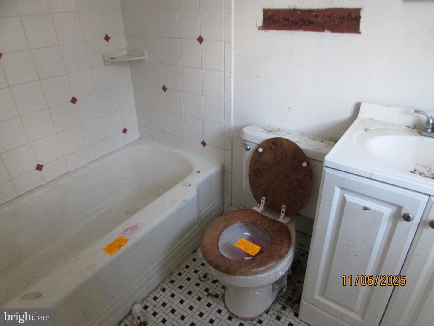 1191 Granville photo 16