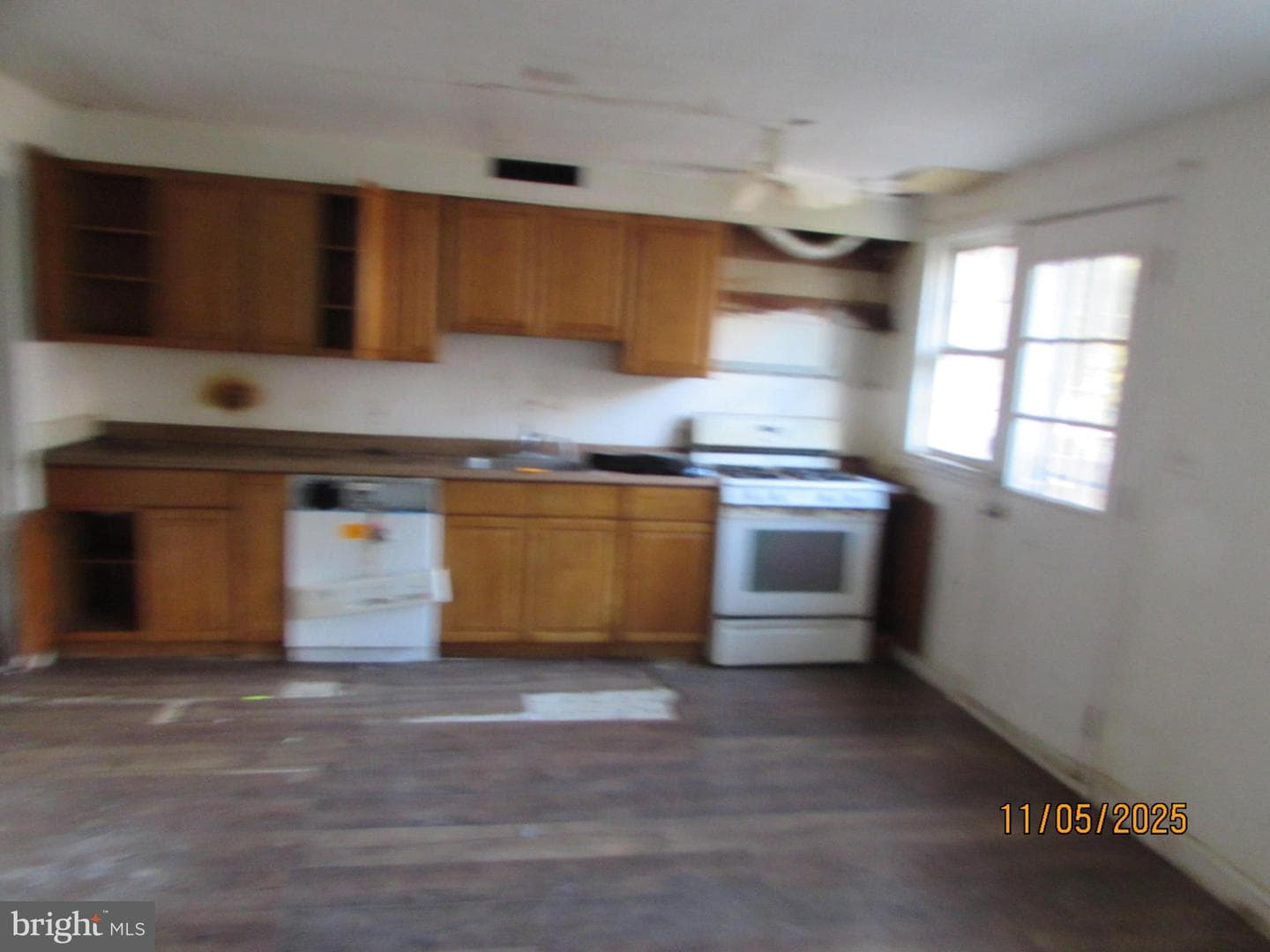 1191 Granville photo 19