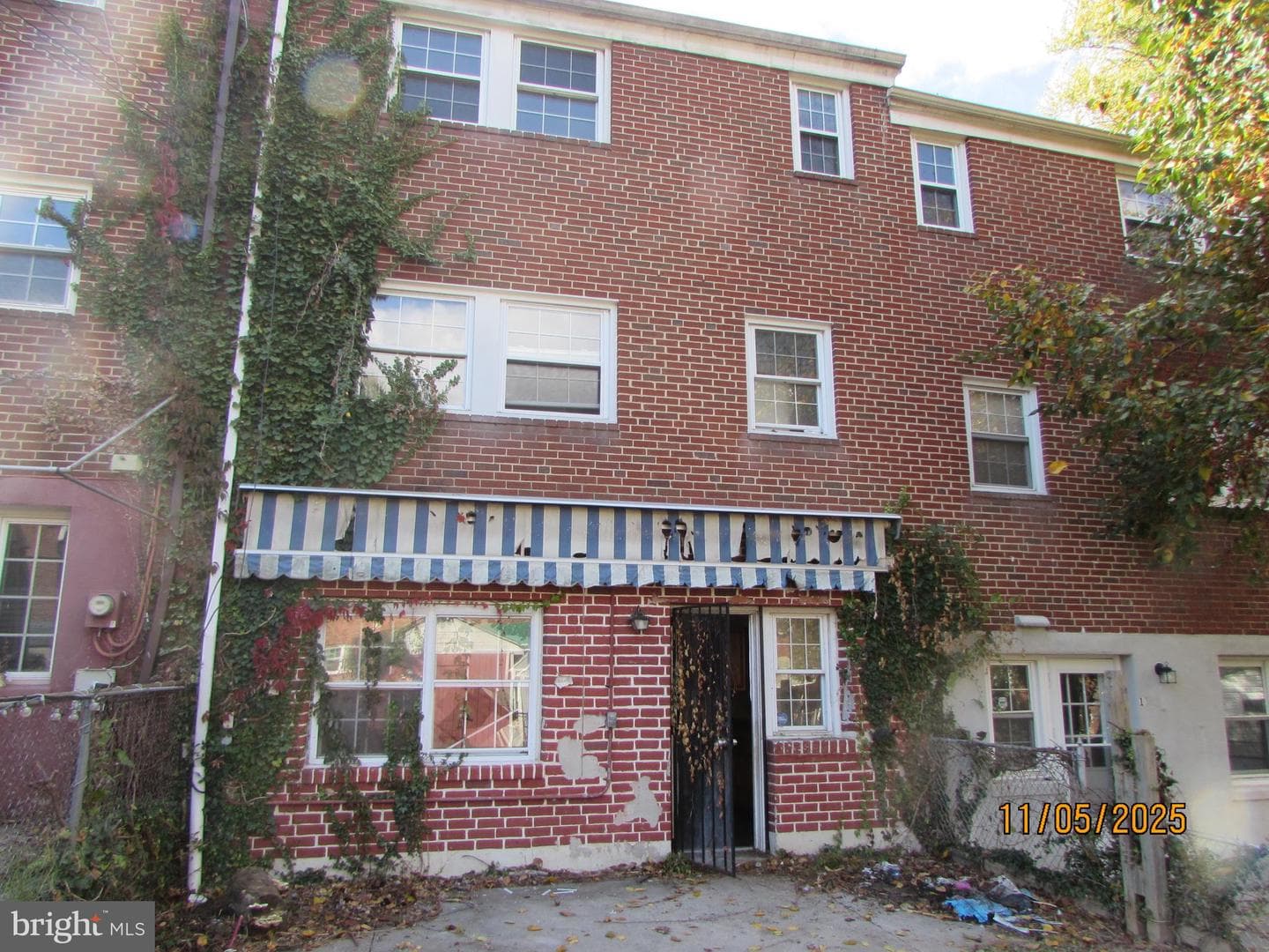 1191 Granville photo 2